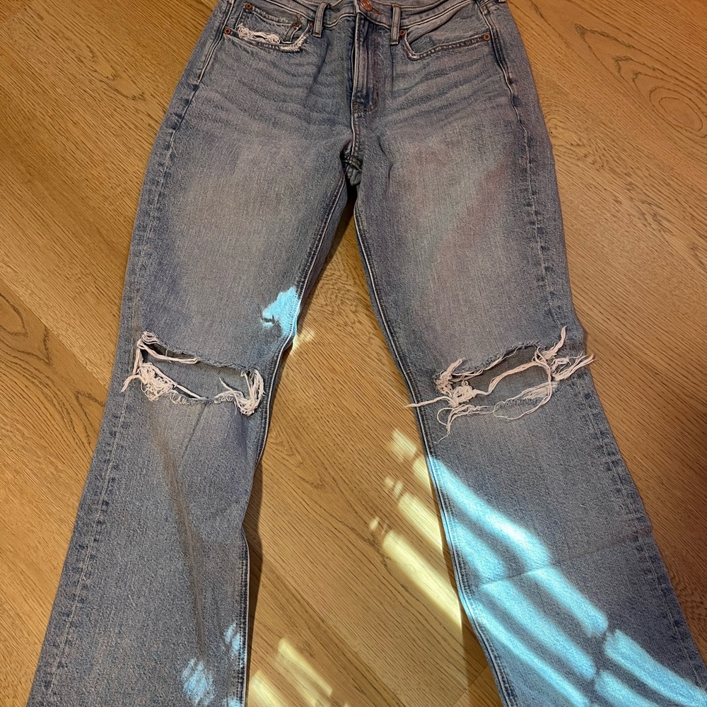 Stylish Blue Distressed Women's Jeans